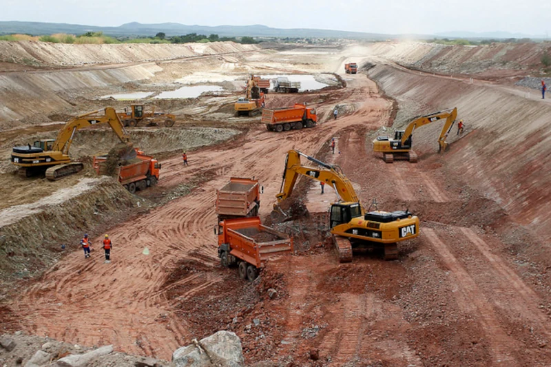 Contra o pessimismo, ousadia. Lula saneou as contas públicas e estimulou o investimento público e privado em obras como o Projeto São Francisco. | Foto: Adalberto Marques/MI